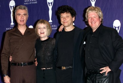 Reunião do Talking Heads (David Byrne, Tina Weymouth, Jerry Harrison e Chris Frantz) em 2002, para o Hall da Fama do Rock