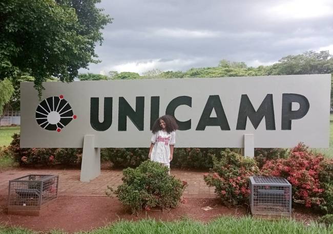 angelica-toledo-2 A jovem Angélica Toledo, de 18 anos, celebra a vitória da aprovação em Medicina na Unicamp e outras seis universidades