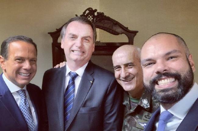 O ex-governador de São Paulo, João Doria (sem partido), o ex-presidente Jair Bolsonaro (PL), o ex-ministro da Casa Civil, Braga Netto (PL), e o ex-prefeito de São Paulo, Bruno Covas (PSDB)