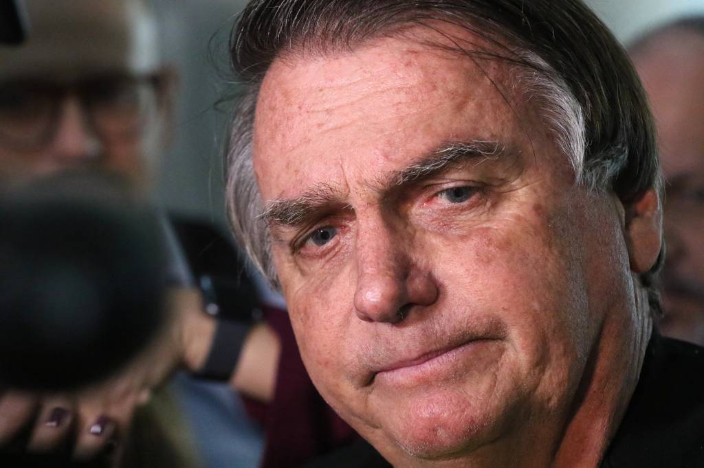 Bolsonaro participa de chamada de vídeo com líder direitista dos EUA