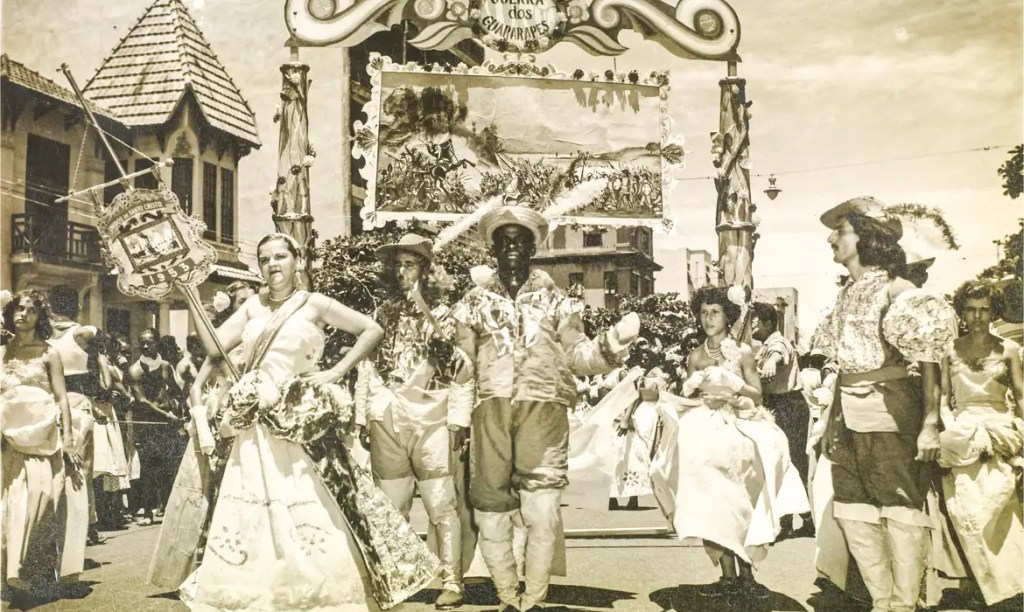 Como o samba foi de caso de polícia a símbolo do Carnaval brasileiro