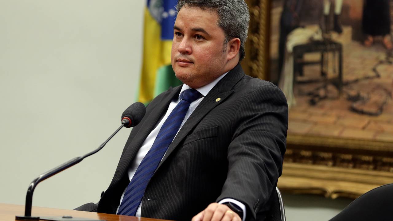 O relator da comissão, deputado Efraim Filho durante comissão especial sobre a PEC que extingue o Foro Privilegiado