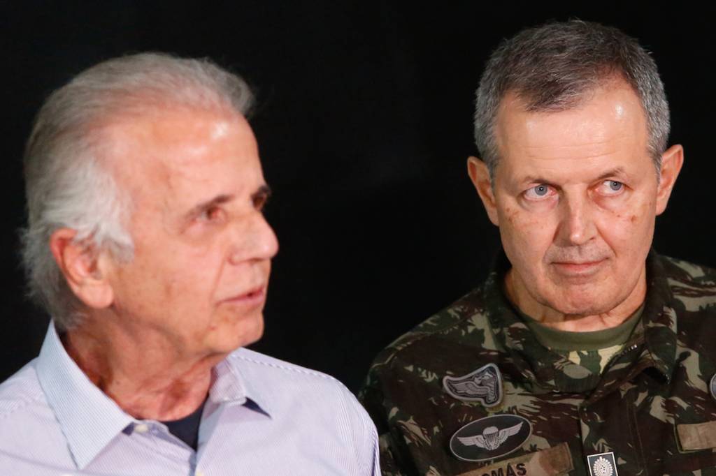 3—210123VS_general-tomas-mucio_017.jpg NÃO SERÁ PROMOVIDO - Múcio e Tomás Paiva: governo fechou questão sobre a promoção do ex-ajudante de ordens