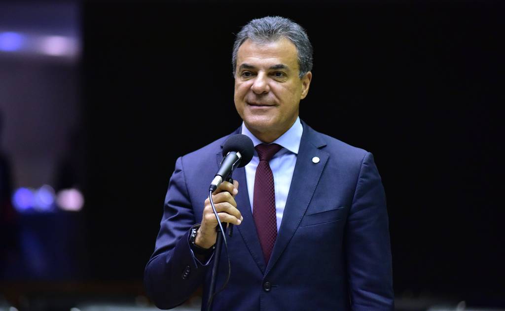 Beto Richa quer trocar PSDB pelo PL, mas pode perder mandato na Câmara