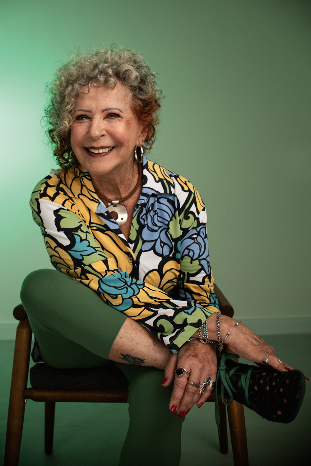 1D-(2)—Sonia1.jpeg EM ALTO E BOM SOM - A ex-modelo Sonia Massara, 86 anos, fala abertamente nas redes sobre os benefícios do sexo na terceira idade. Recebe elogios, mas, às vezes, também é alvo de críticas. “Sinto na pele um preconceito vindo até de mulheres”, diz.