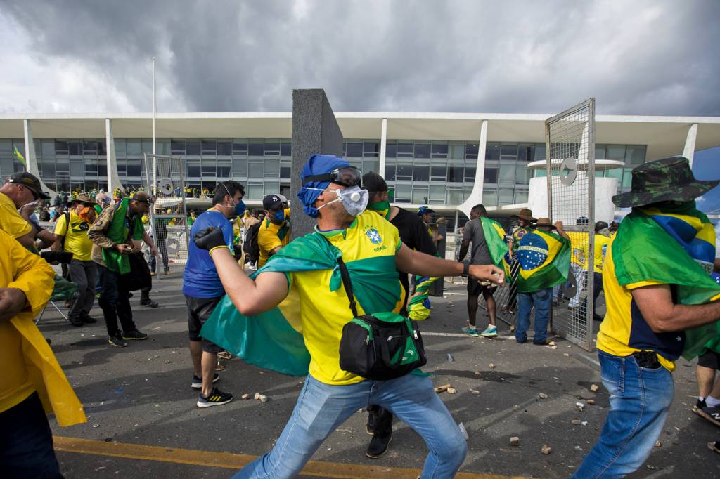 GettyImages-1246099083.jpg CPF OU CNPJ? - 8 de Janeiro: o governo acusou as Forças Armadas de envolvimento na tentativa de golpe