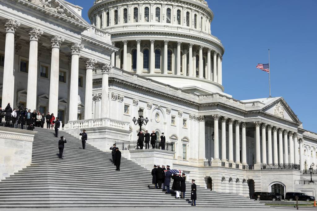Em meio às tarifas de Trump, republicanos da Câmara se dividem sobre cortes de gastos
