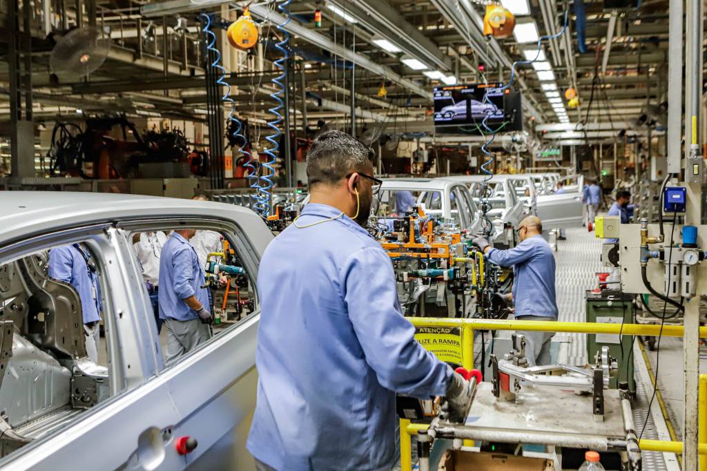 Brasil fica em último lugar em ranking de competitividade industrial da CNI