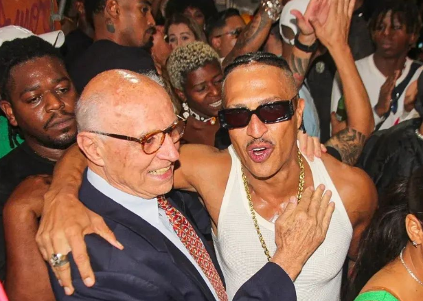 Eduardo Suplicy surpreende ao comparecer em aniversário de Mano Brown