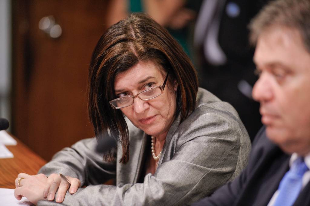 Ibovespa cai influenciada pela queda expressiva de Petrobras, que perde quase 5%