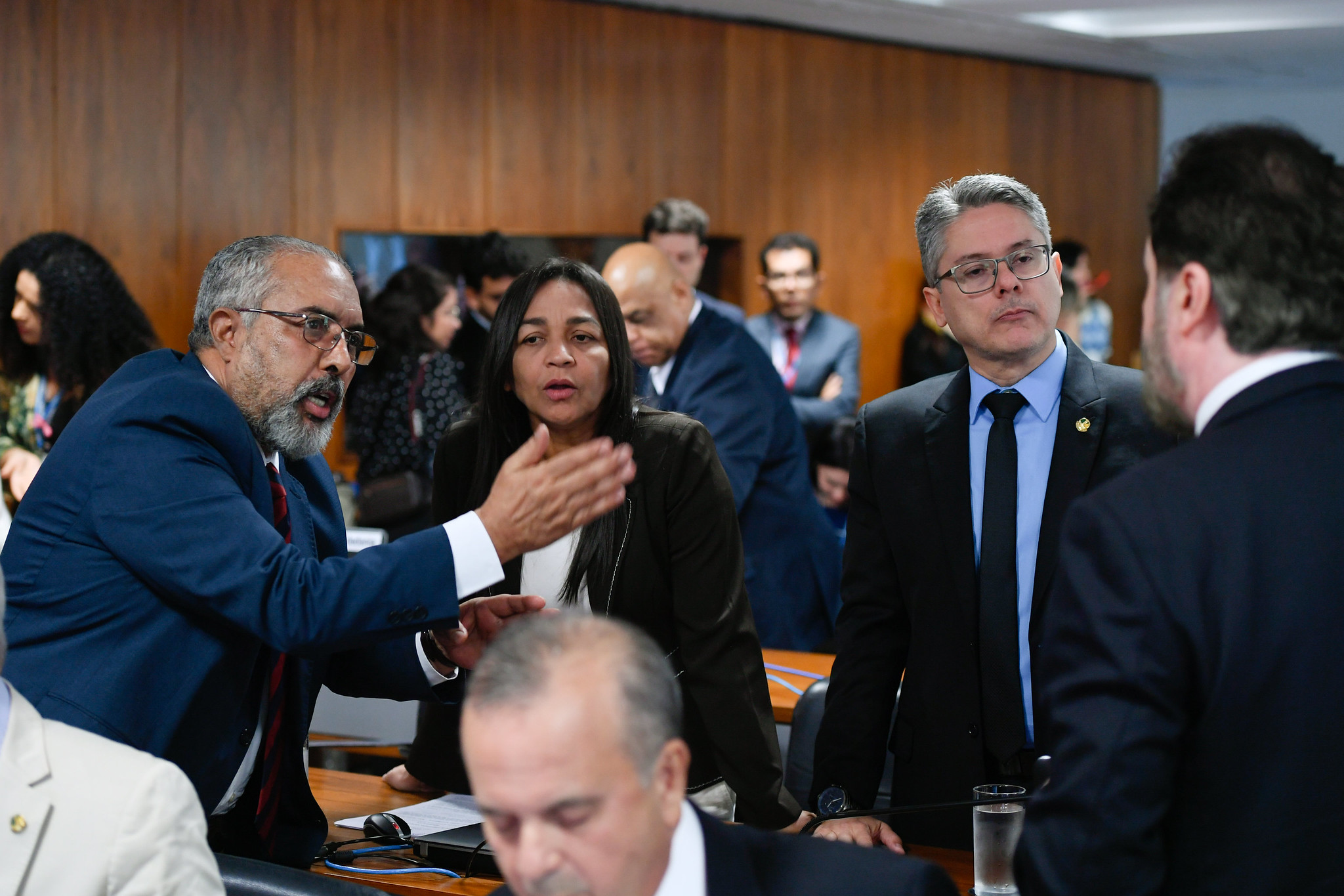 Senado amplia cotas para negros, indígenas e quilombolas em concursos