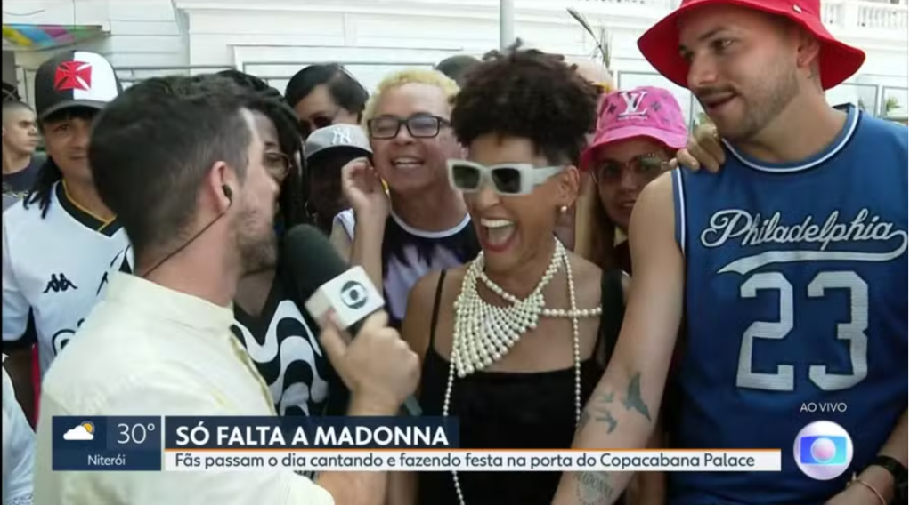 Mãe de atriz da Globo se mistura a fãs de Madonna em hotel de Copacabana