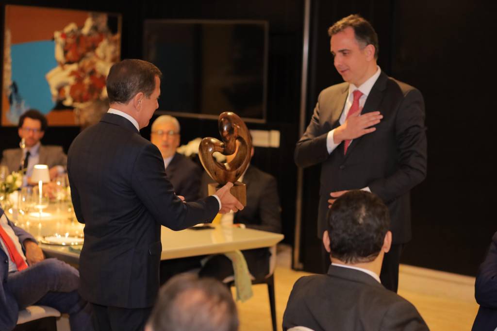 Chefe do Congresso, Rodrigo Pacheco diz que vai deixar a política