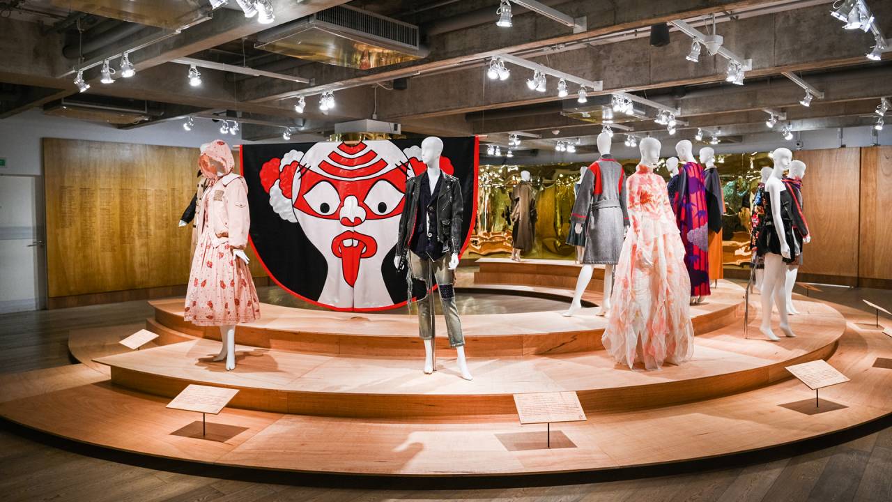 INFLUÊNCIA - Exposição Efeito Japão: reunião de modelos clássicos de estilistas como Kenzo Takada e Rei Kawakubo