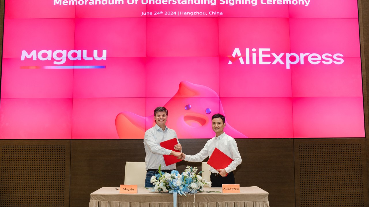 Frederico Trajano, CEO do Magazine Luiza e Kai Li, CEO LATAM do AliExpress assinaram acordo nesta segunda-feira, 24