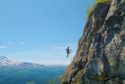 Escada "flutuante" Stigull na rota de acesso ao topo do Monte Hoven, na Noruega.