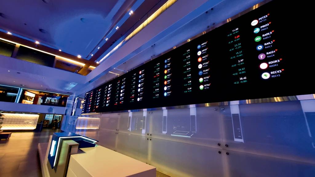 Dólar a R$5,47 e bolsa em queda: por que investidores estão cautelosos nesta terça