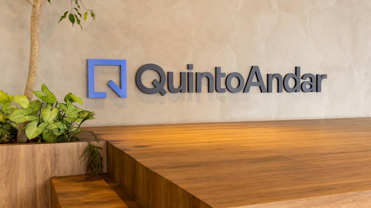 Logo do QuintoAndar em escritório da empresa