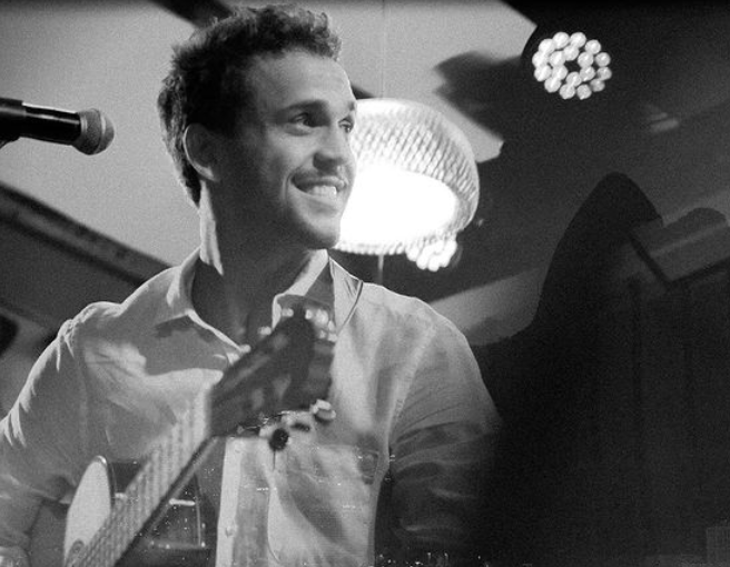 Filho de Pedro Bial fala das suas referências musicais de Chico Buarque