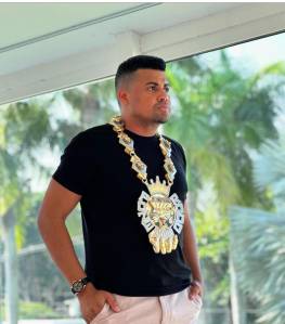 Tiego cria joias para celebridades do mundo do funk e do futebol Tiego cria joias para celebridades do mundo do funk e do futebol