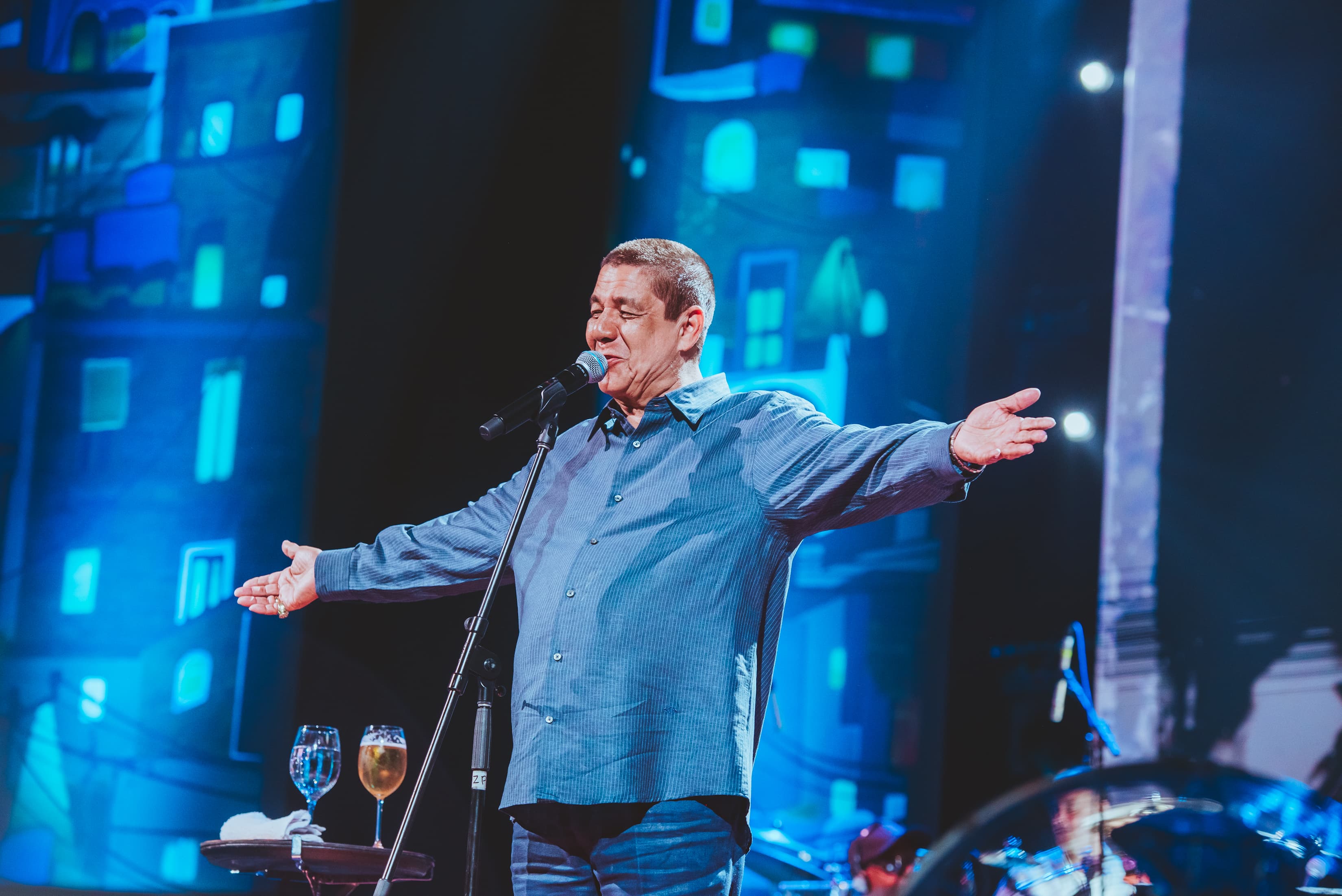 Zeca Pagodinho revela o motivo de sua tristeza com o Brasil