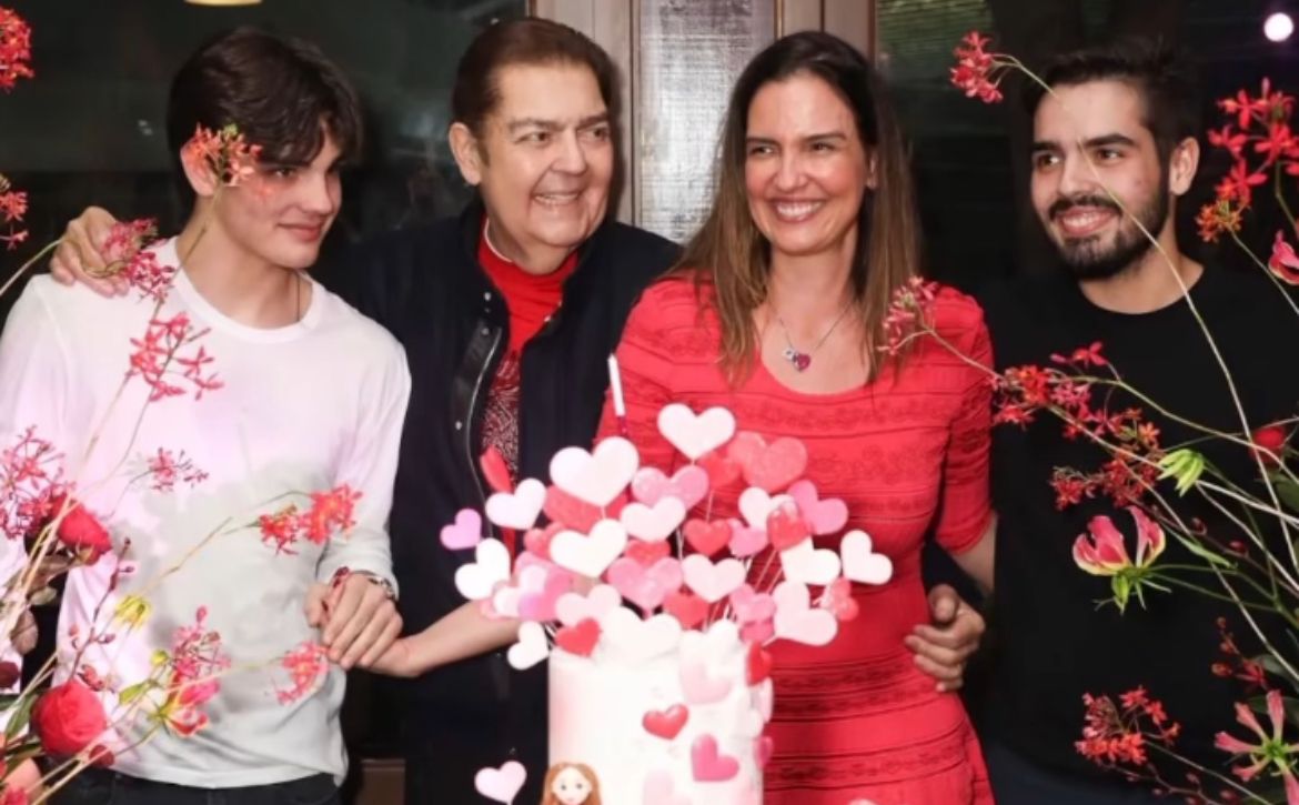 A homenagem tocante de Faustão à esposa em rara aparição após transplantes