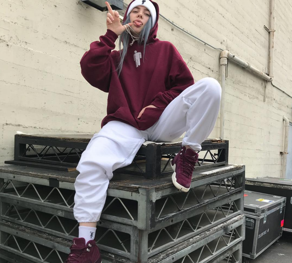 BILLIE EILISH: tendência confortável com roupas consideradas masculinas e itens bem largos e folgados