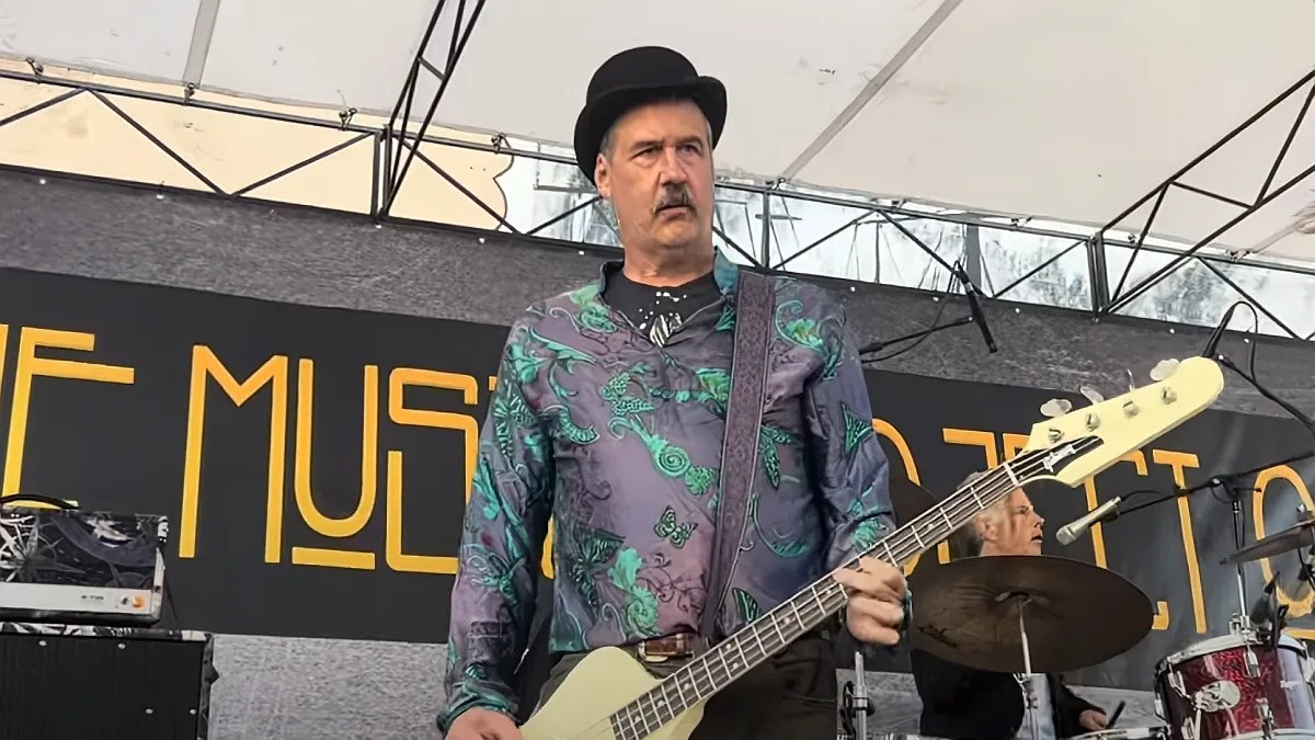 Ex-baixista do Nirvana funda novo partido e disputará presidência dos EUA