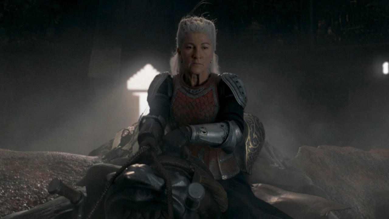 Eve Best como Rhaenys Targaryen em 'A Casa do Dragão' -