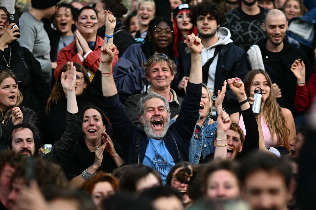 Eleições na França: projeções indicam vitória de aliança da esquerda
