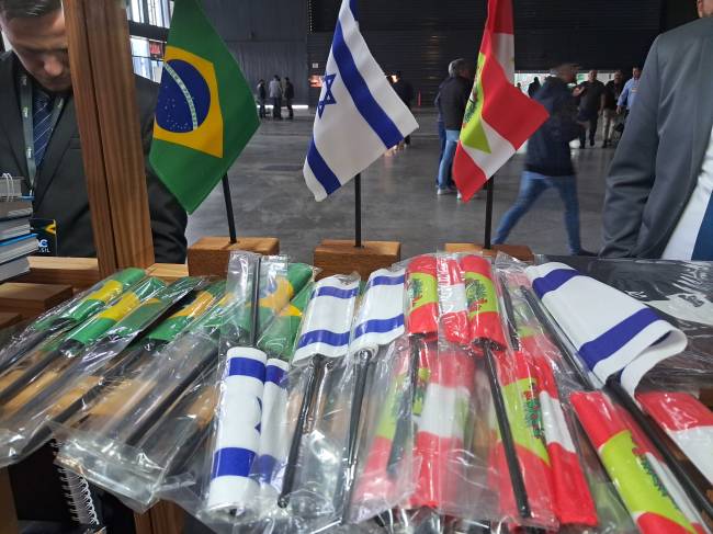 Bandeiras de Israel foram onipresentes em evento conservador CPAC, de forma semelhante que em outras mobilizações do ex-presidente Jair Bolsonaro. 06/07/2024 -