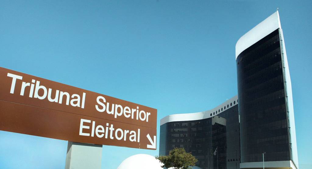 TSE vira depósito de processos de cassação contra governador de Roraima