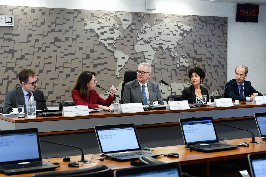 CRE do Senado aprova indicação de novo embaixador na Ucrânia e outros seis