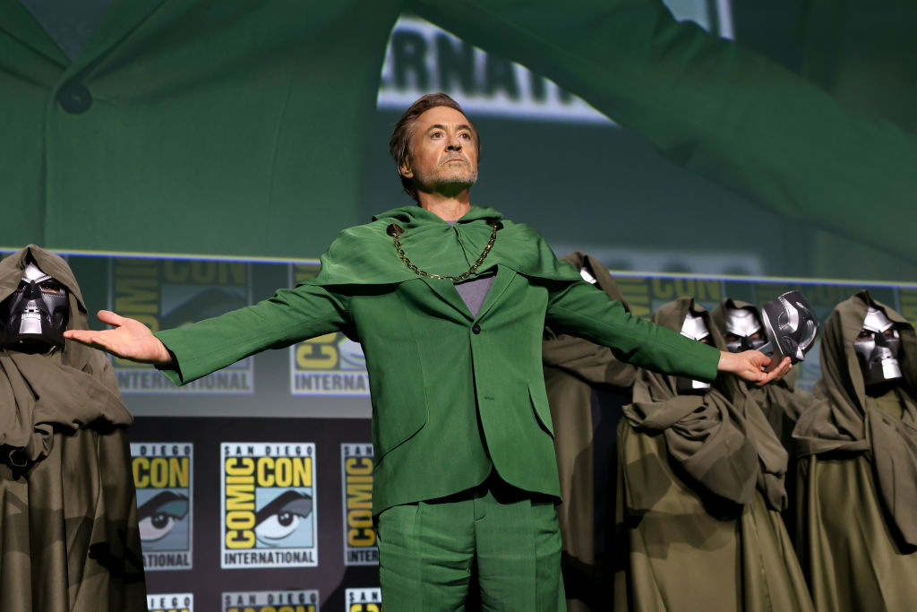 Trailer de ‘Vingadores: Doutor Destino’ revela possível personagem inédito no MCU