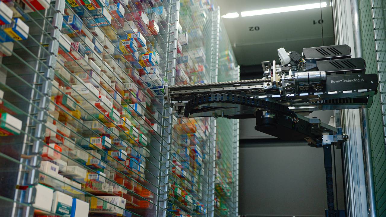 robô dispensador de remédios na S2 Farma