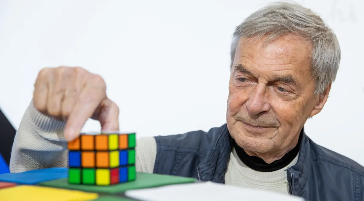 O que diz inventor sobre os 50 anos do desafiador ‘cubo mágico’