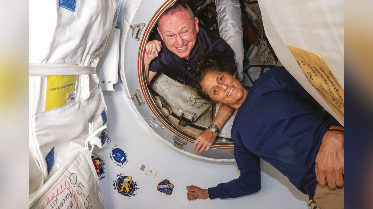 EM ÓRBITA - Wilmore (à esq.) e Williams: oito meses presos na Estação Espacial