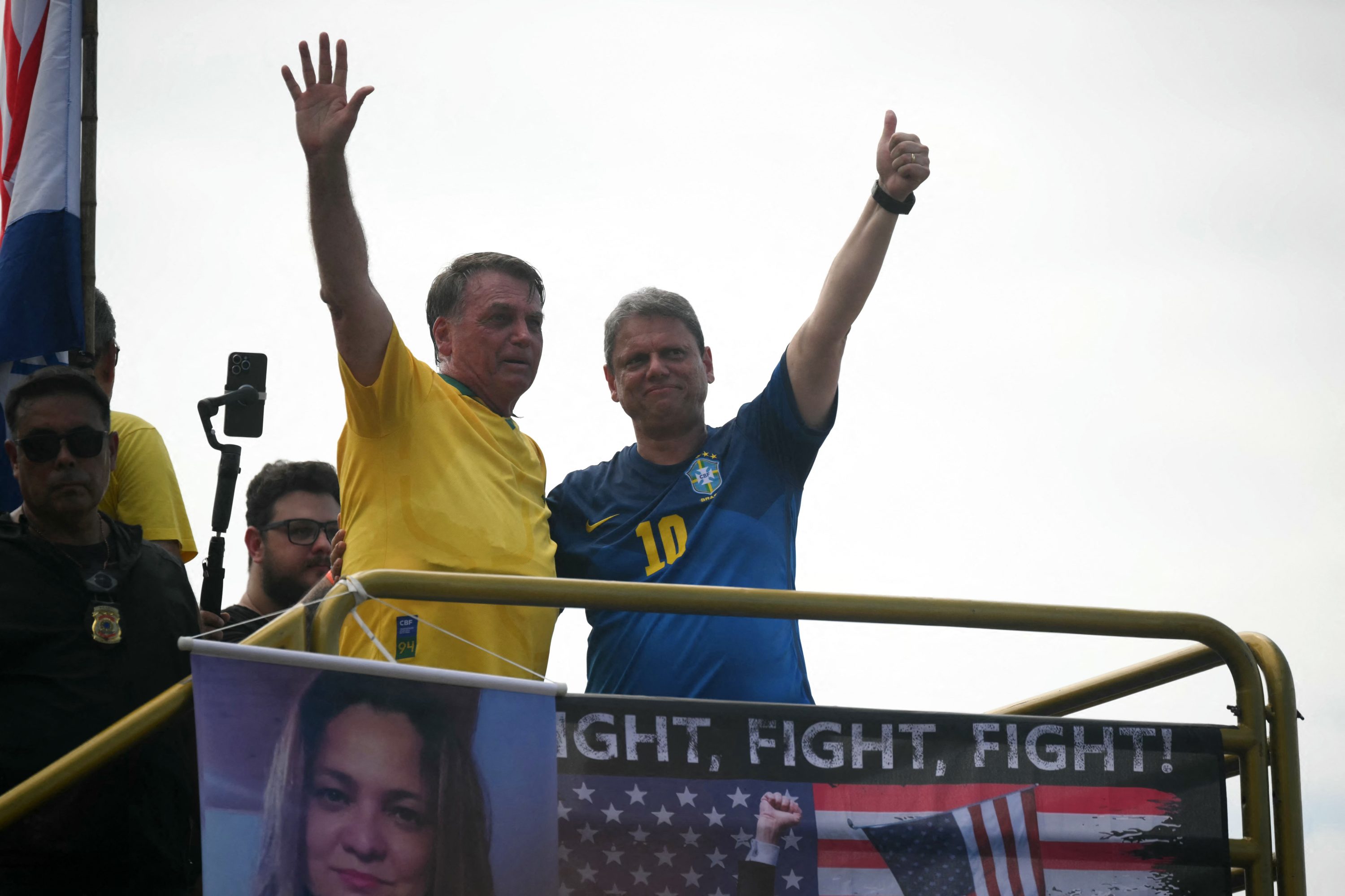 Tarcísio cita compromissos em SP e adia visita que faria a Bolsonaro na quinta