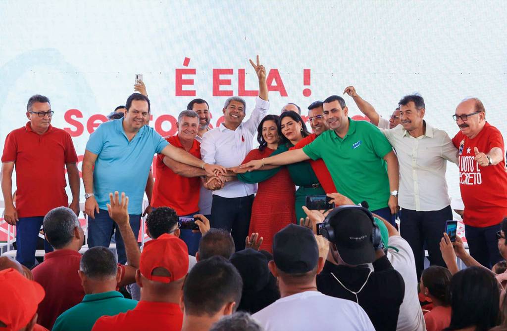 2-ELMAR-NASCIMENTO-e-PETISTAS—CONVENCAO-SUPRAPARTIDARIA-a.jpg FAVORITO - Elmar Nascimento (de azul): articulando para abrandar resistências do PT