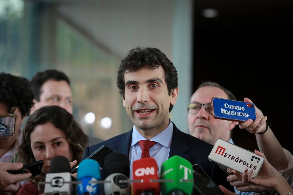 Copom indica que ‘não hesitará em retomar o ciclo de ajuste’; em outras palavras: Selic pode voltar a subir