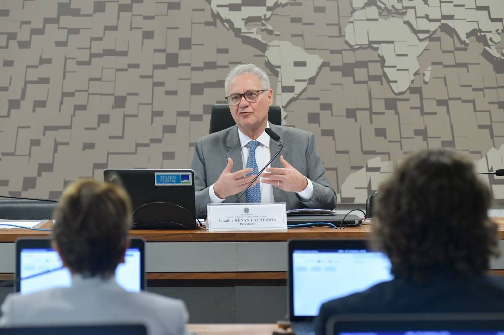 Suspeitas dão sensação que Venezuela não vive democracia plena, diz Renan