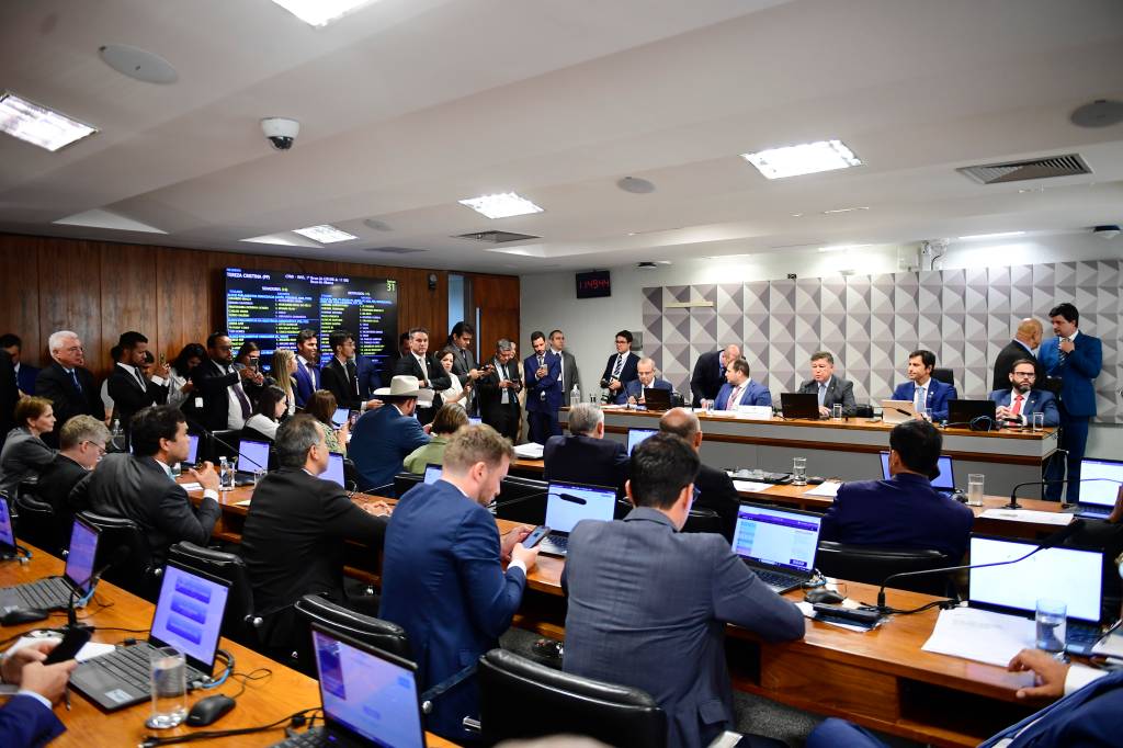 CPMI do INSS tem início com aprovação de convocações de ex-dirigentes