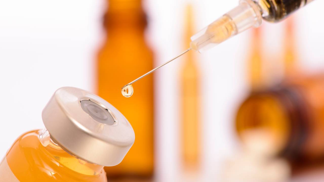 TESTOSTERONA: as descobertas da pesquisa ajudam a explicar não apenas o impacto da terapia hormonal, mas também os padrões imunológicos observados em homens cisgêneros