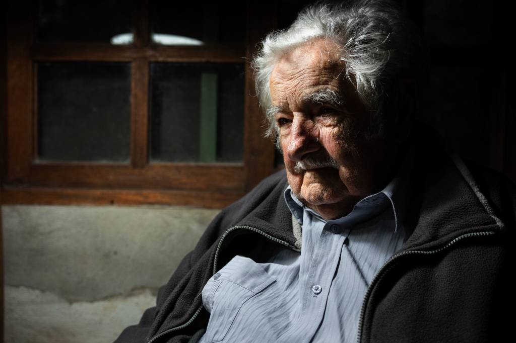 ‘Estarei com ele até o fim’: Mujica está com câncer ‘terminal’ e em ‘cuidados paliativos’, diz esposa