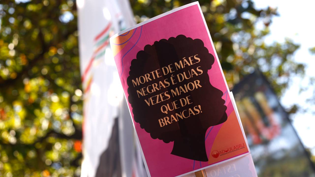 Manifestação contra o racismo na 10ª Marcha das Mulheres Negras do Rio de Janeiro