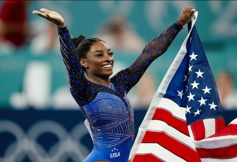 Com referência a ‘Emily in Paris’, Simone Biles anuncia volta de sua série