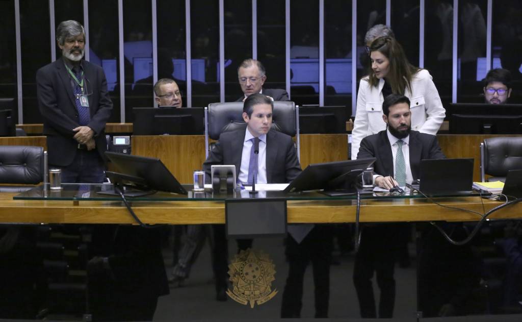 Câmara deve votar nesta quarta PECs da blindagem e do fim do foro privilegiado