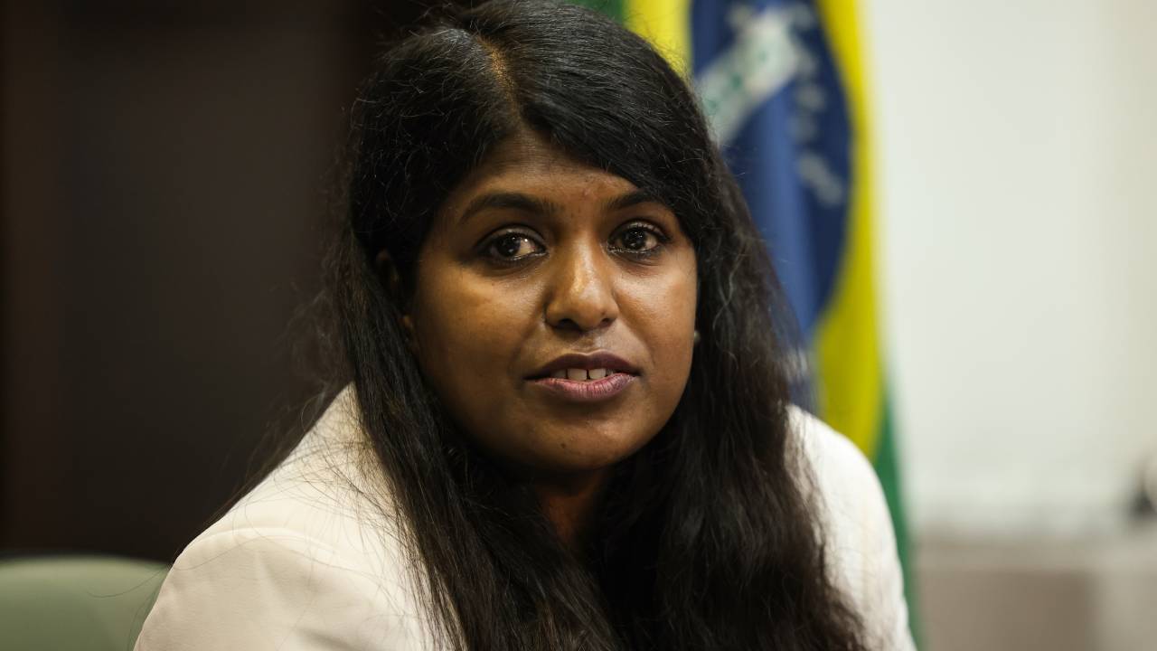A relatora especial das Nações Unidas, Ashwini K.P., durante coletiva de imprensa no Palácio do Itamaraty, no Rio de Janeiro. 16/08/2024