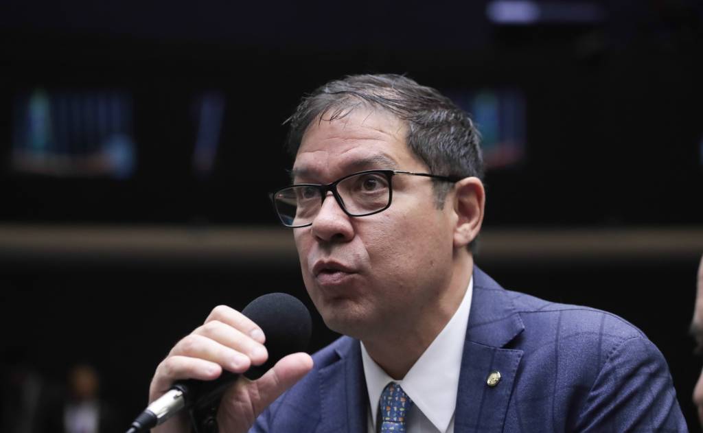 Vice da Câmara diz que vai pautar anistia assim que Motta se ausentar