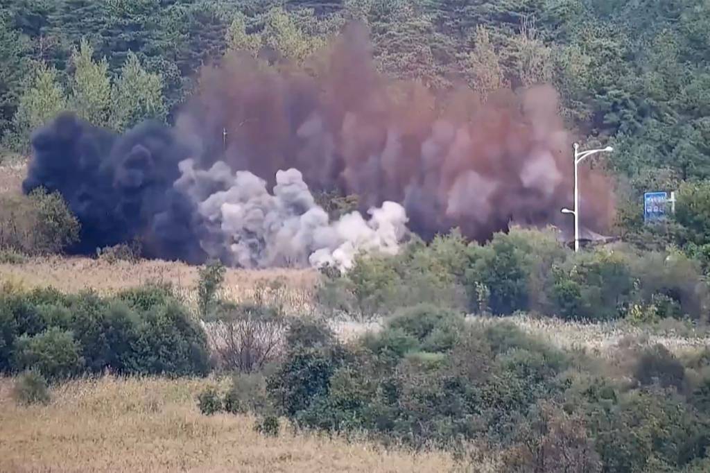 Coreia do Norte explode estradas perto da fronteira com o Sul